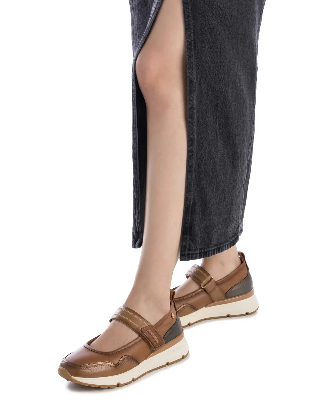 Zapatilla de mujer plano Carmela 16251503 - Image 2